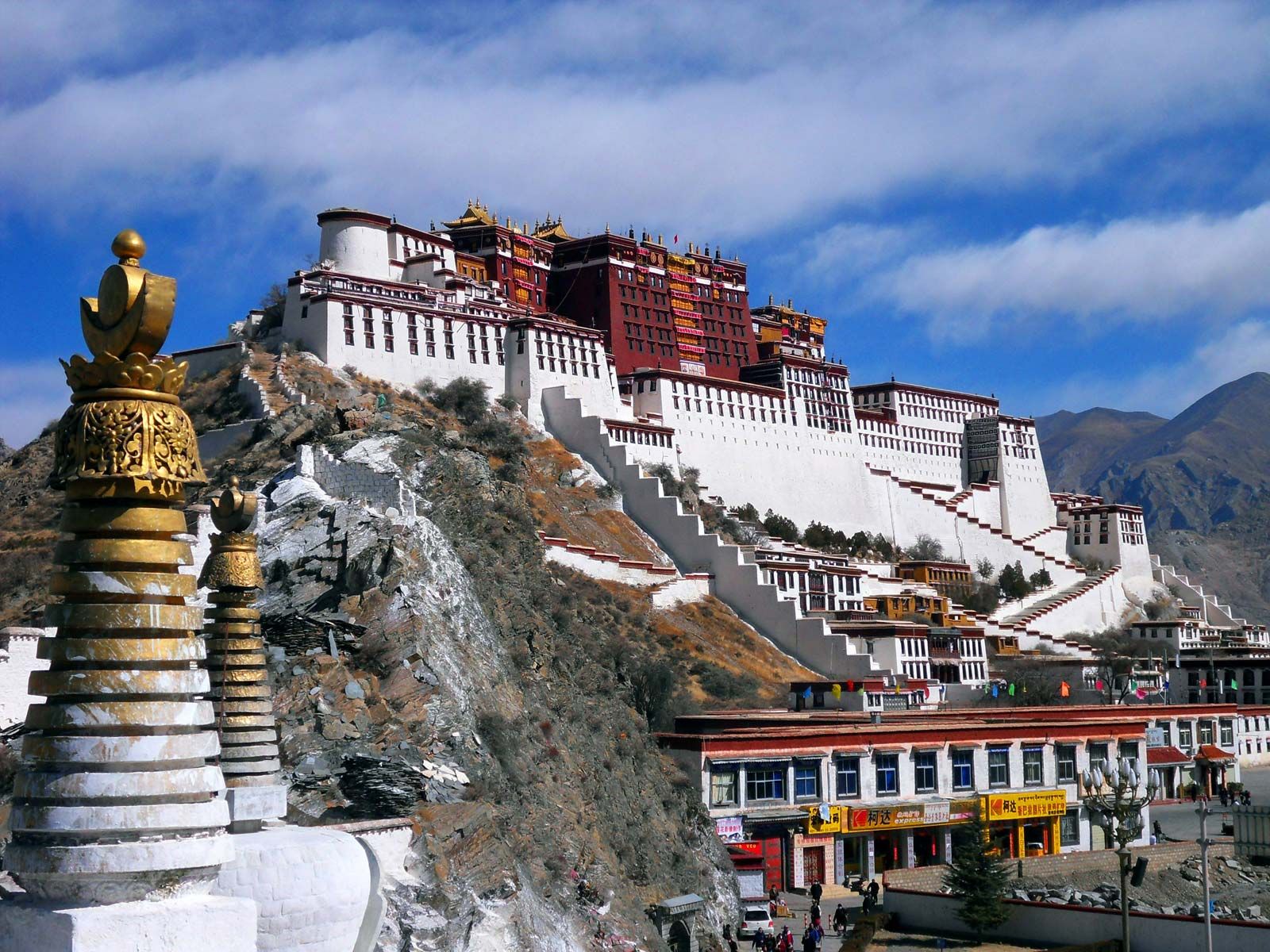 Potala palace lhasa china tibet autonomous region